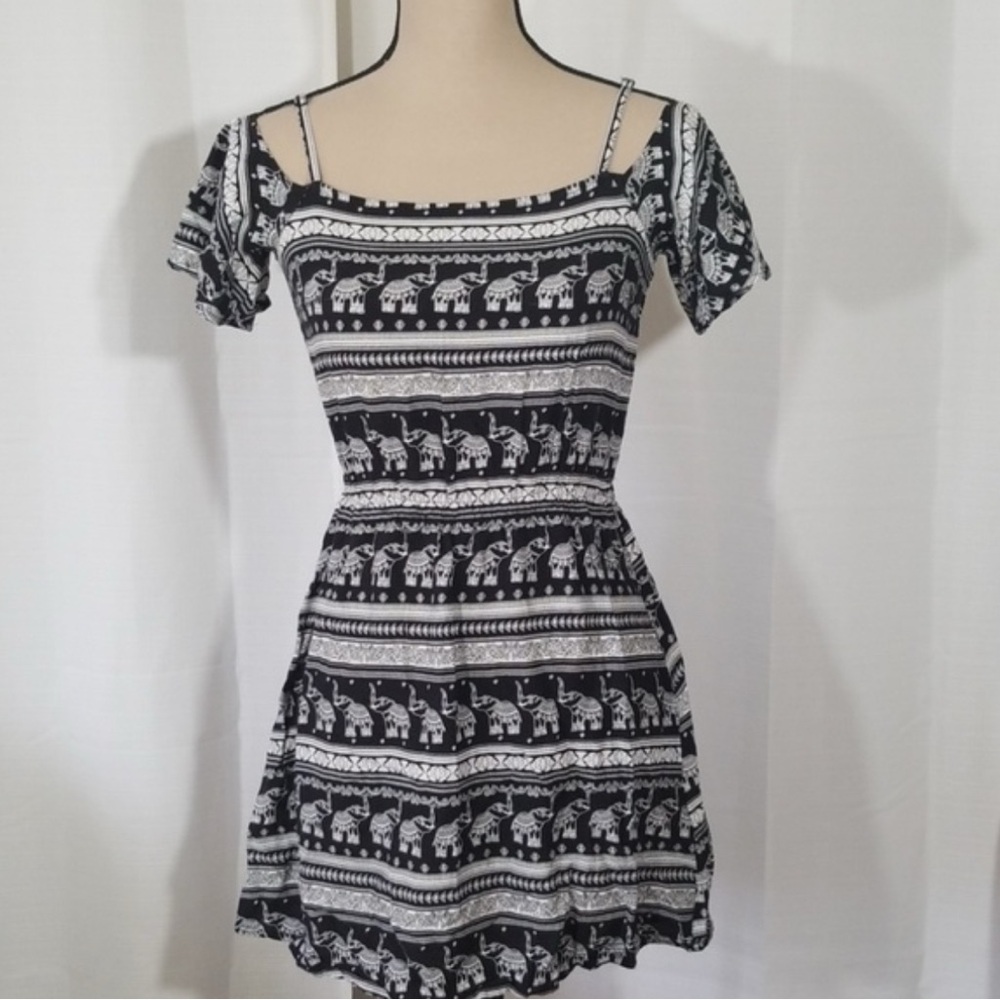 H&M COACHELLA Boho B&W Elephant Print Cold Shoulder Dress 💚3/$25